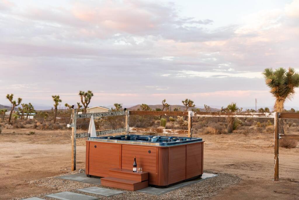 Cryptic Cabin-Tranquil Bohemian Getaway W/Hot Tub Villa Yucca Valley Luaran gambar