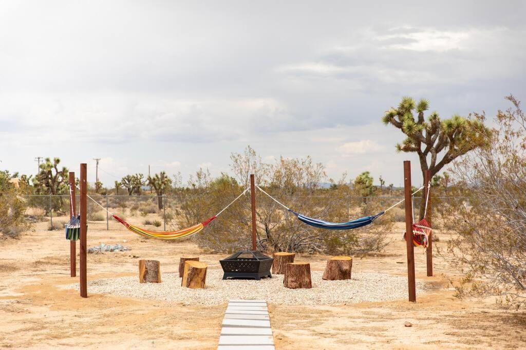 Cryptic Cabin-Tranquil Bohemian Getaway W/Hot Tub Villa Yucca Valley Luaran gambar